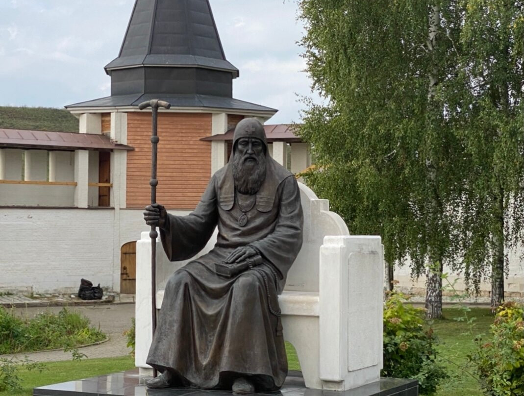 Monument to Patriarch Iov景点图片