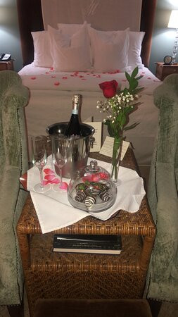 The James Madison Inn主图