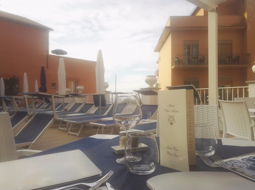 Marina di Puolo餐馆和美食-The Pool Corner Bar & Restaurant