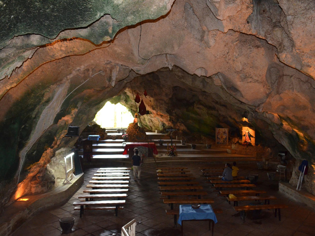 Monte Cueva Shrine景点图片