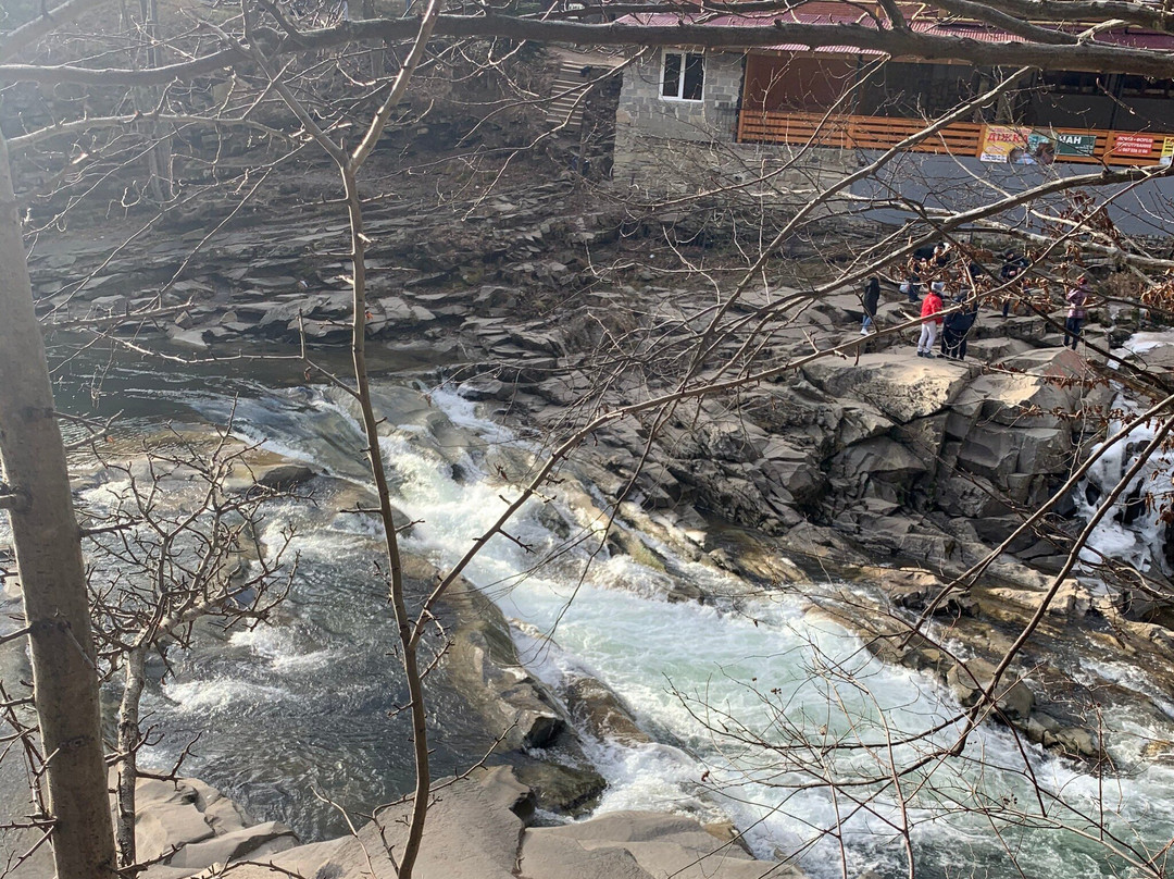 Probiy Waterfall-Yaremche必去景点
