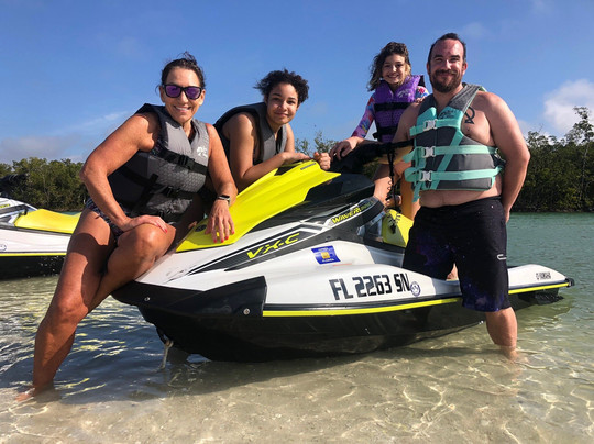 Mid Island Water Sports-迈尔斯堡海滩必去景点