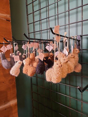 Chickadee Hill Alpacas Yarn Boutique and Farm景点图片