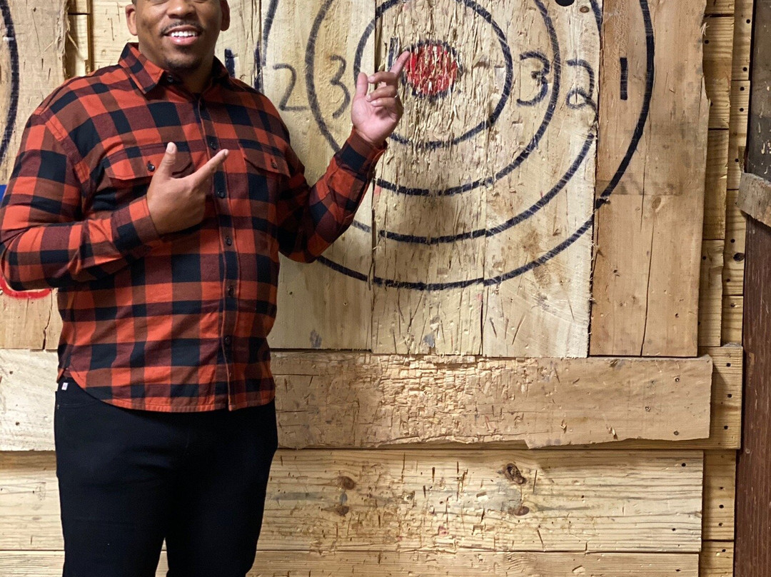 Top Notch Axe Throwing St. Charles-圣查尔斯必去景点