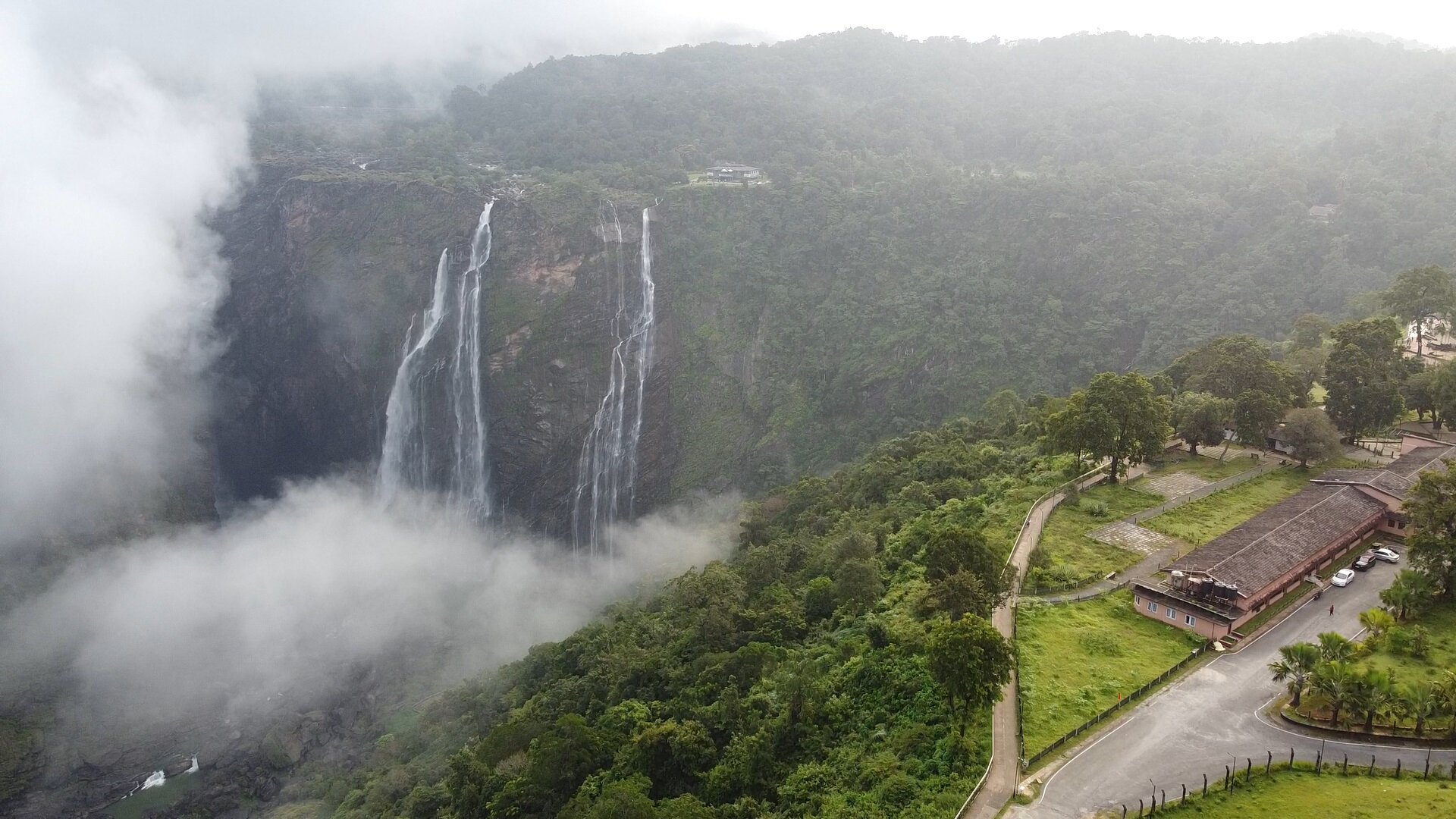 Hotel Mayura Gerusoppa Jogfalls-浴室