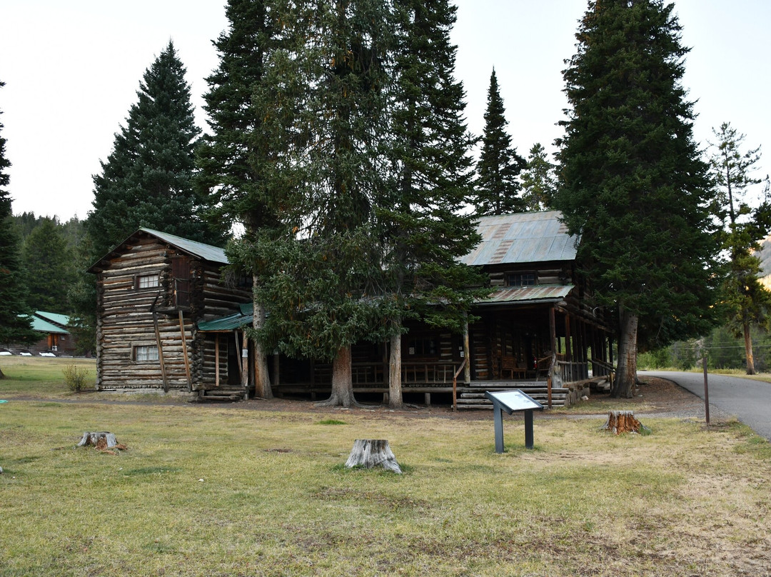 Pahaska Tepee Resort主图