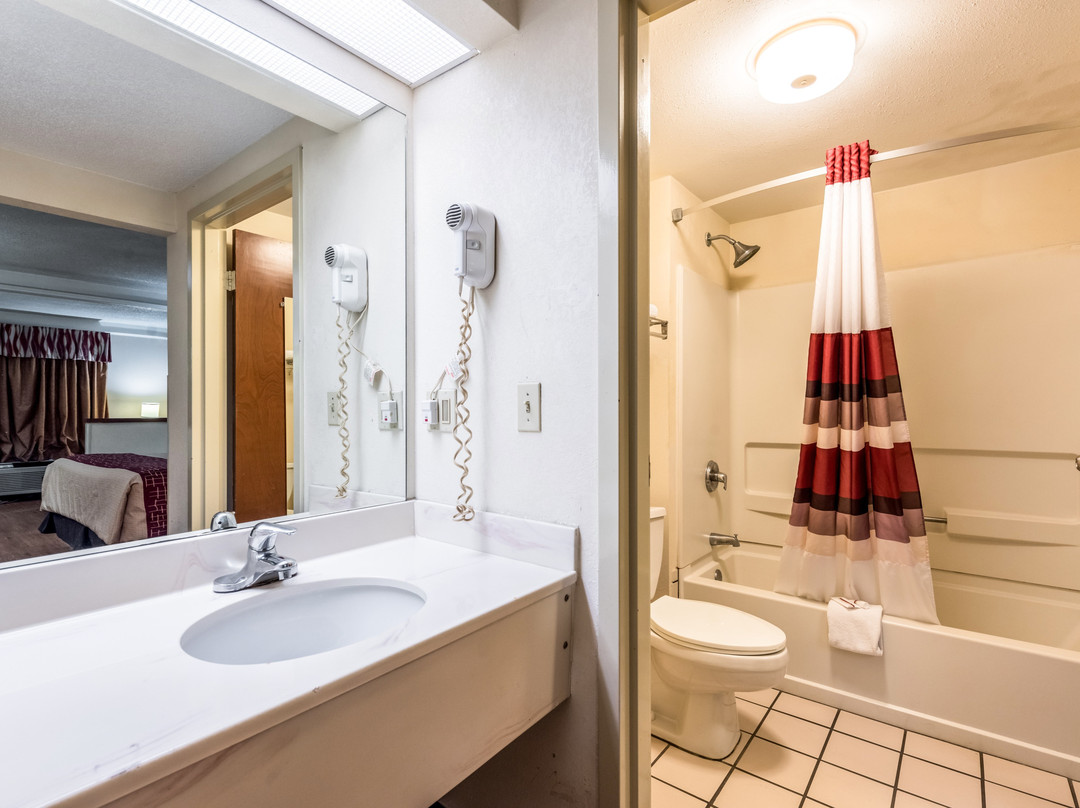 Red Roof Inn & Suites Clinton主图