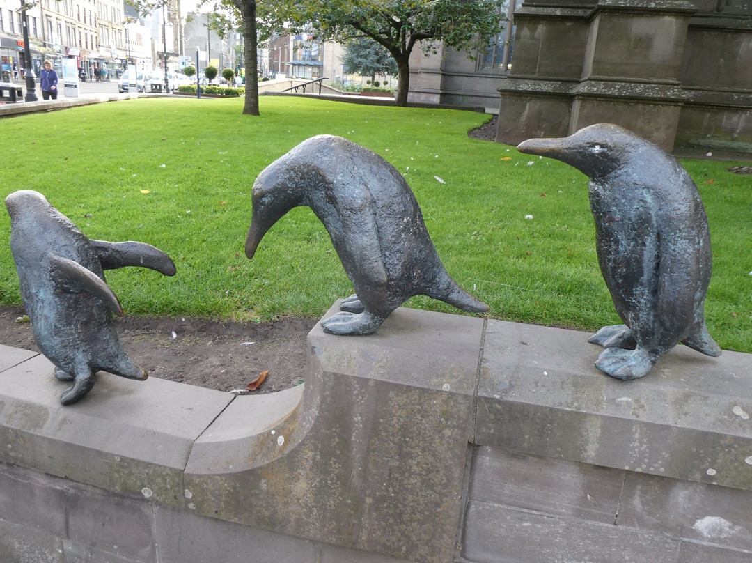Penguin Statues-敦提必去景点