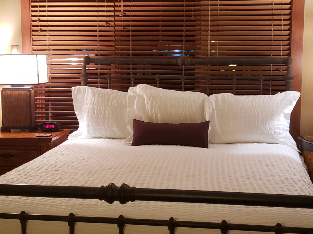 East West Hospitality主图