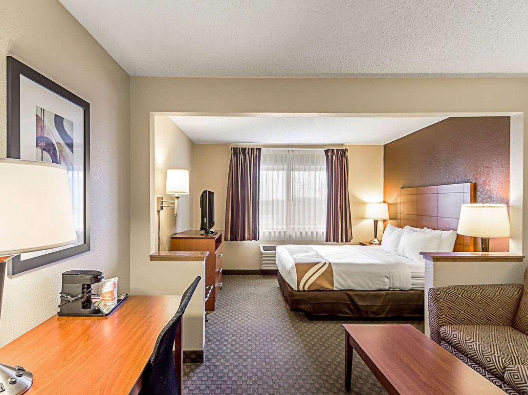 Quality Inn Sheboygan North I-43主图