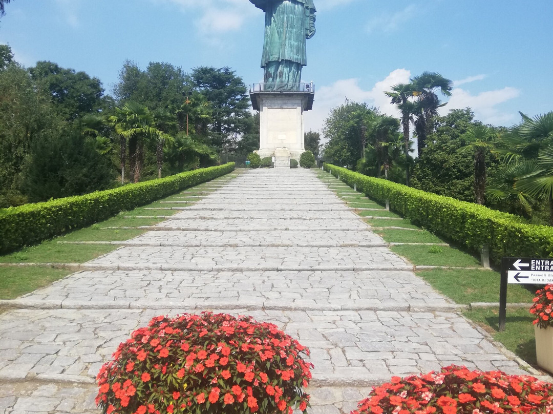 Statue of San Carlone景点图片