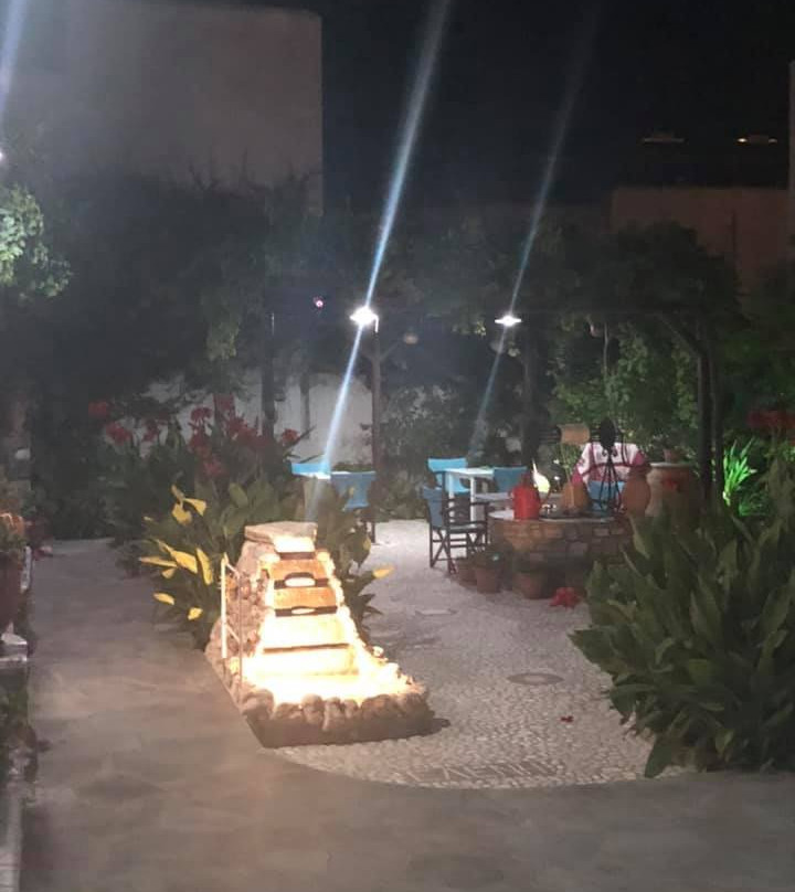 叶莱尼酒店主图