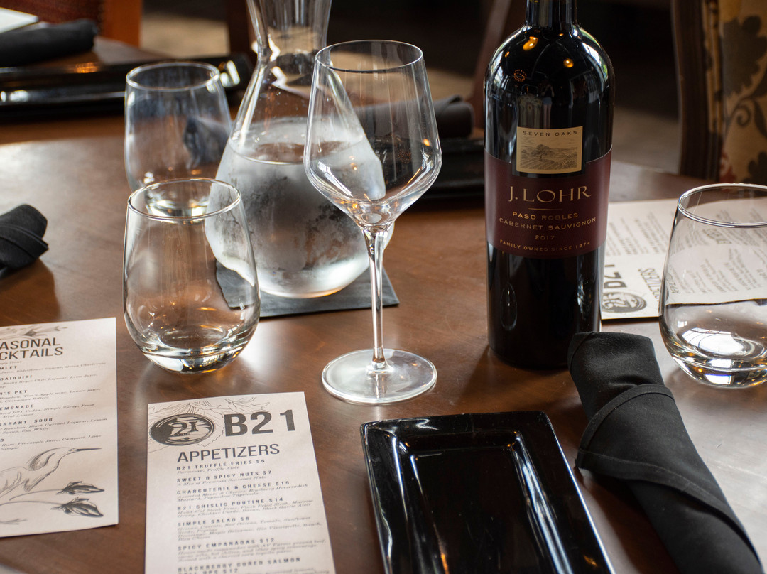 Port Matilda餐馆和美食-Barrel 21 Distillery & Dining