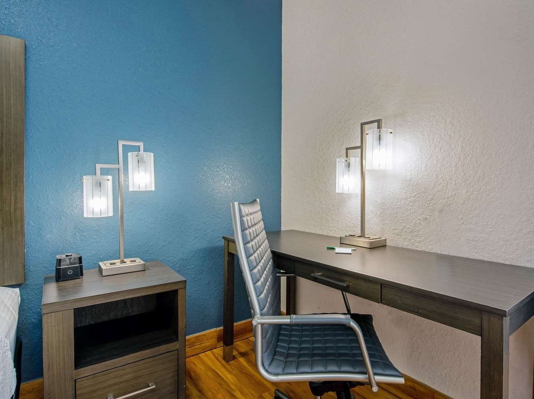 La Quinta Inn & Suites by Wyndham Kingwood Houston IAH Airpt主图