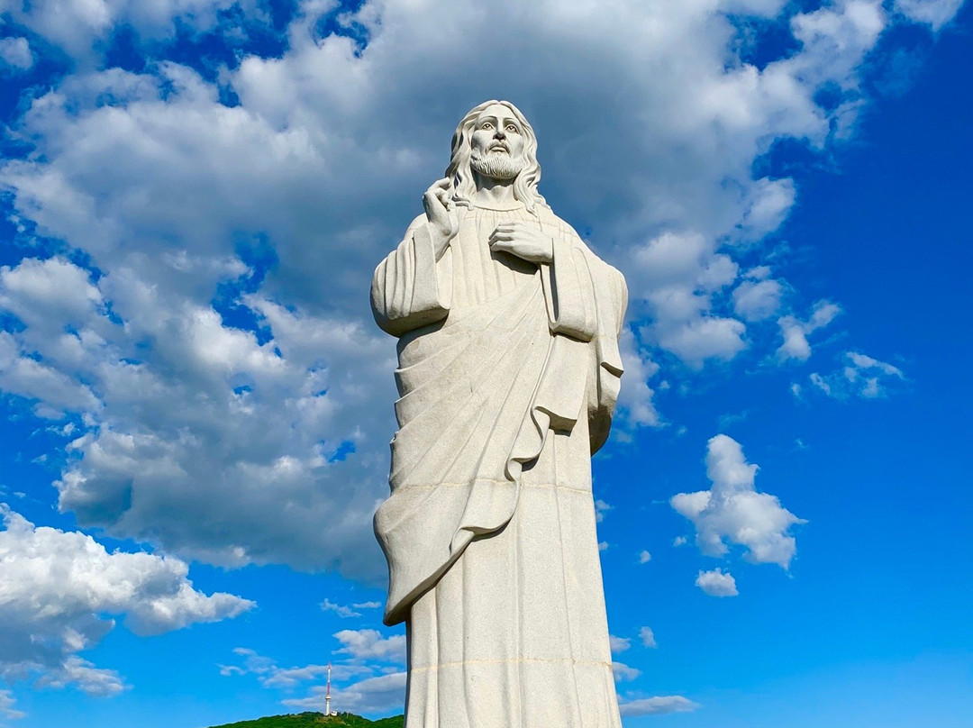 Blessing Christ Statue-Tarcal必去景点