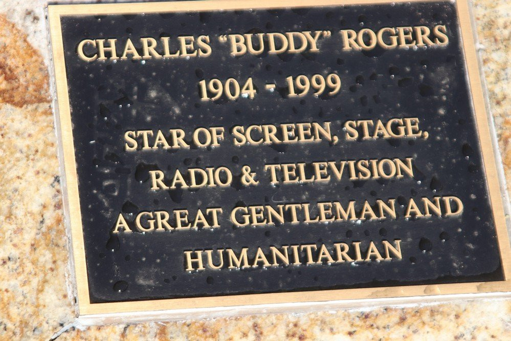 Charles Buddy Rogers Statue景点图片