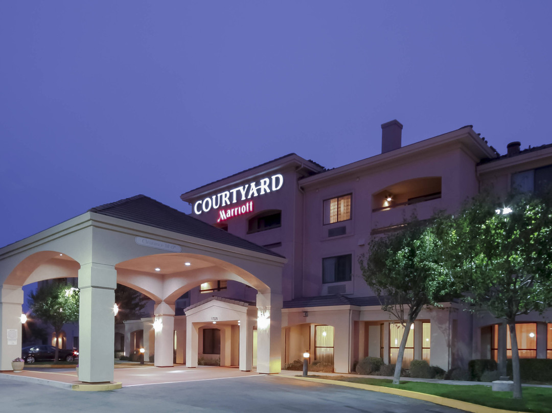 萨利纳斯蒙特利万豪万怡酒店主图