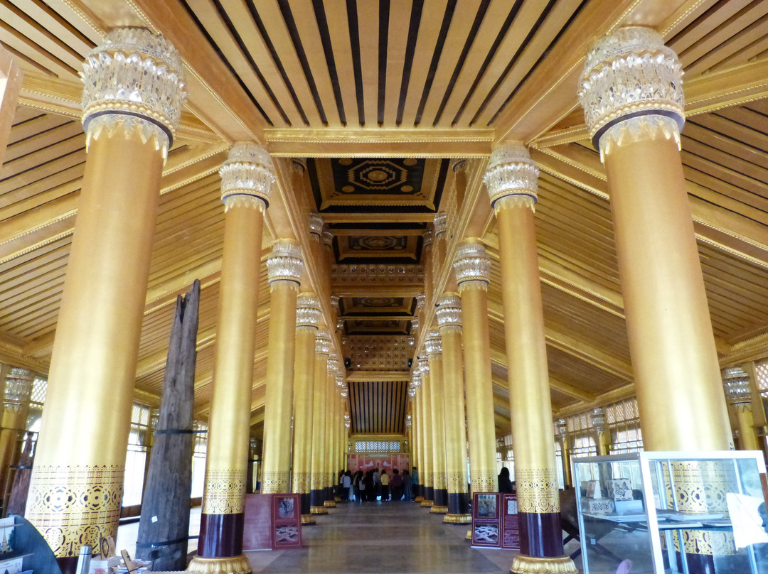 Kambazathadi Golden Palace景点图片