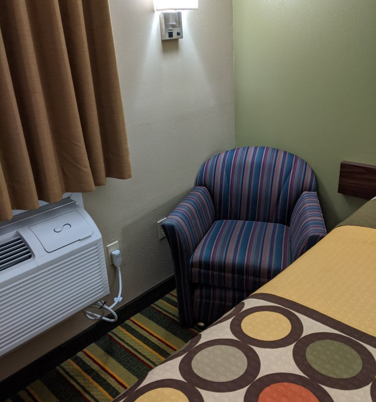 Super 8 by Wyndham St. Clair MO主图