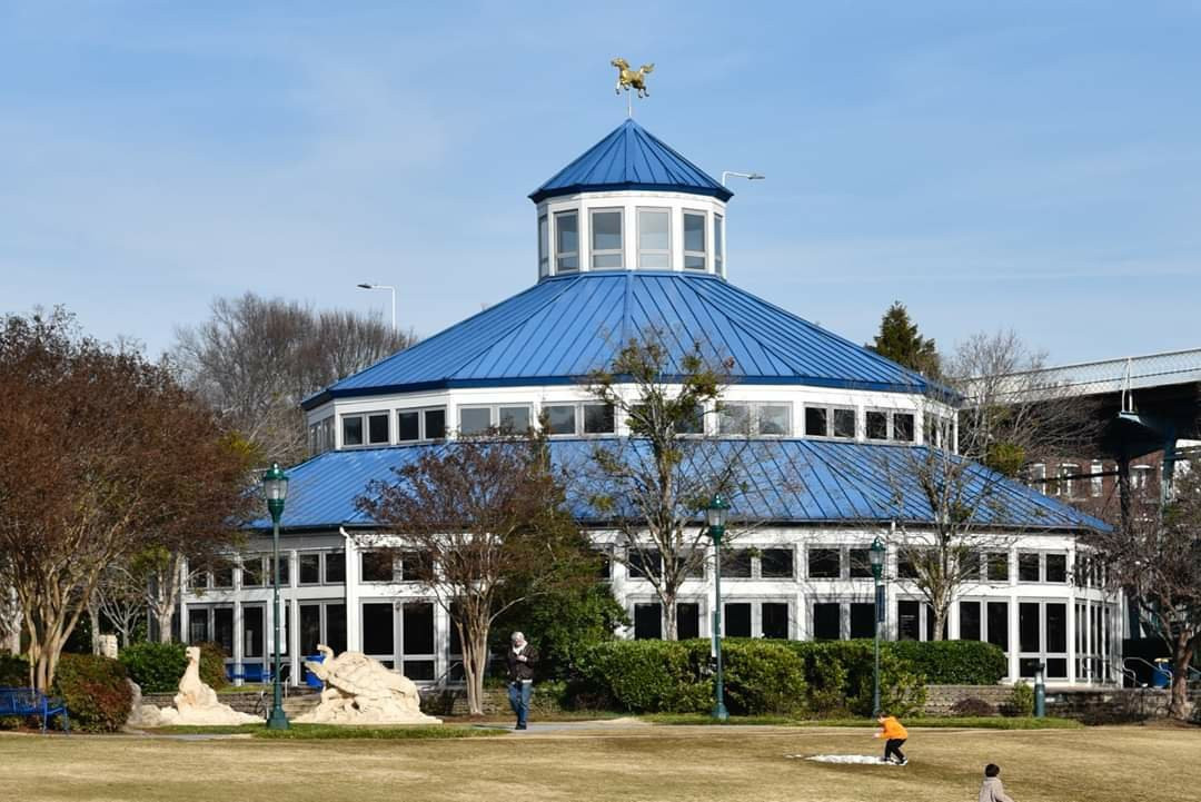 Coolidge Park Antique Carousel-查塔努加必去景点