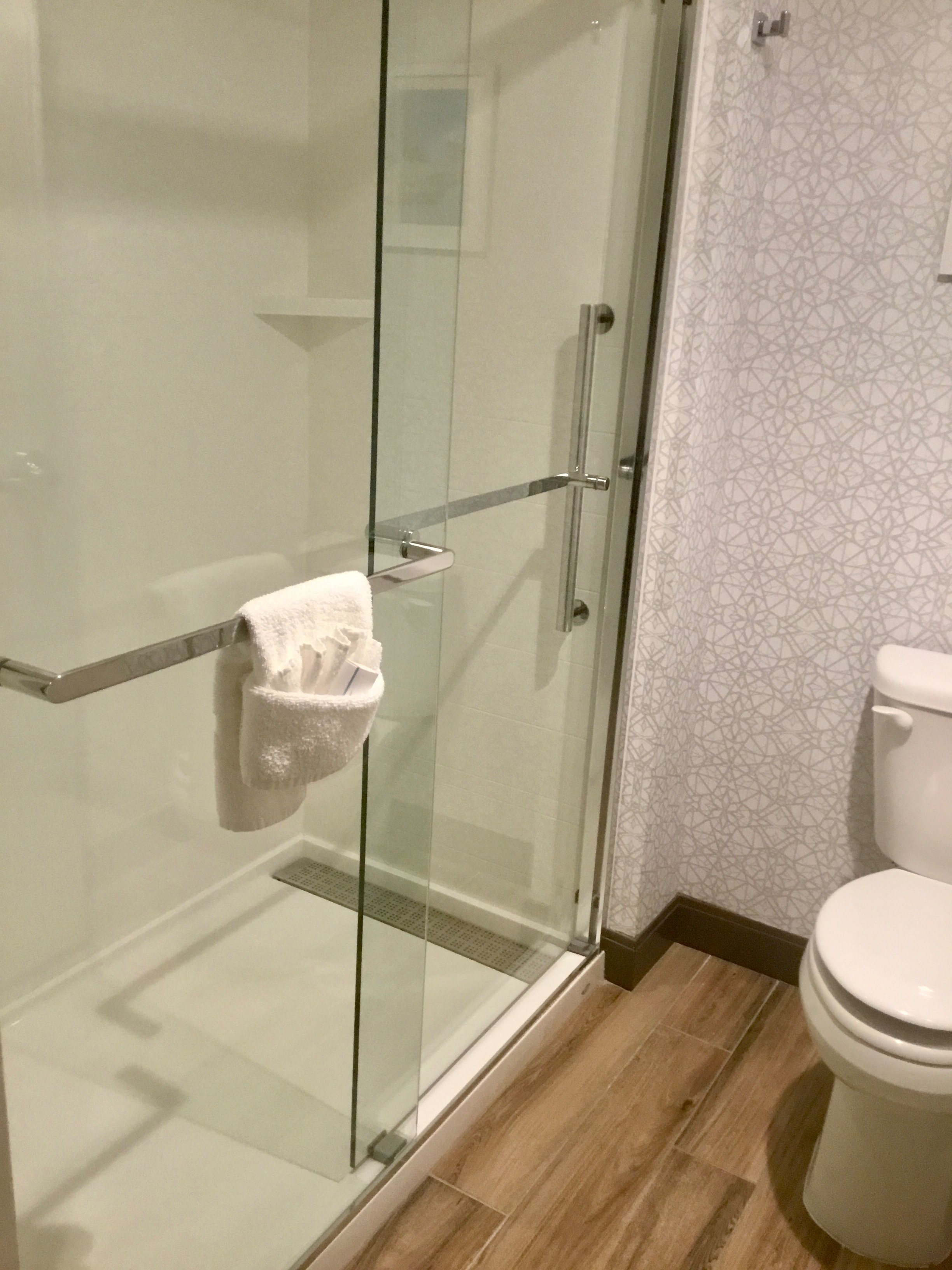 Hampton Inn & Suites Kittery-Portsmouth-浴室