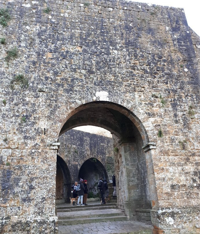 Porta e Fonte di Docciola-沃尔泰拉必去景点