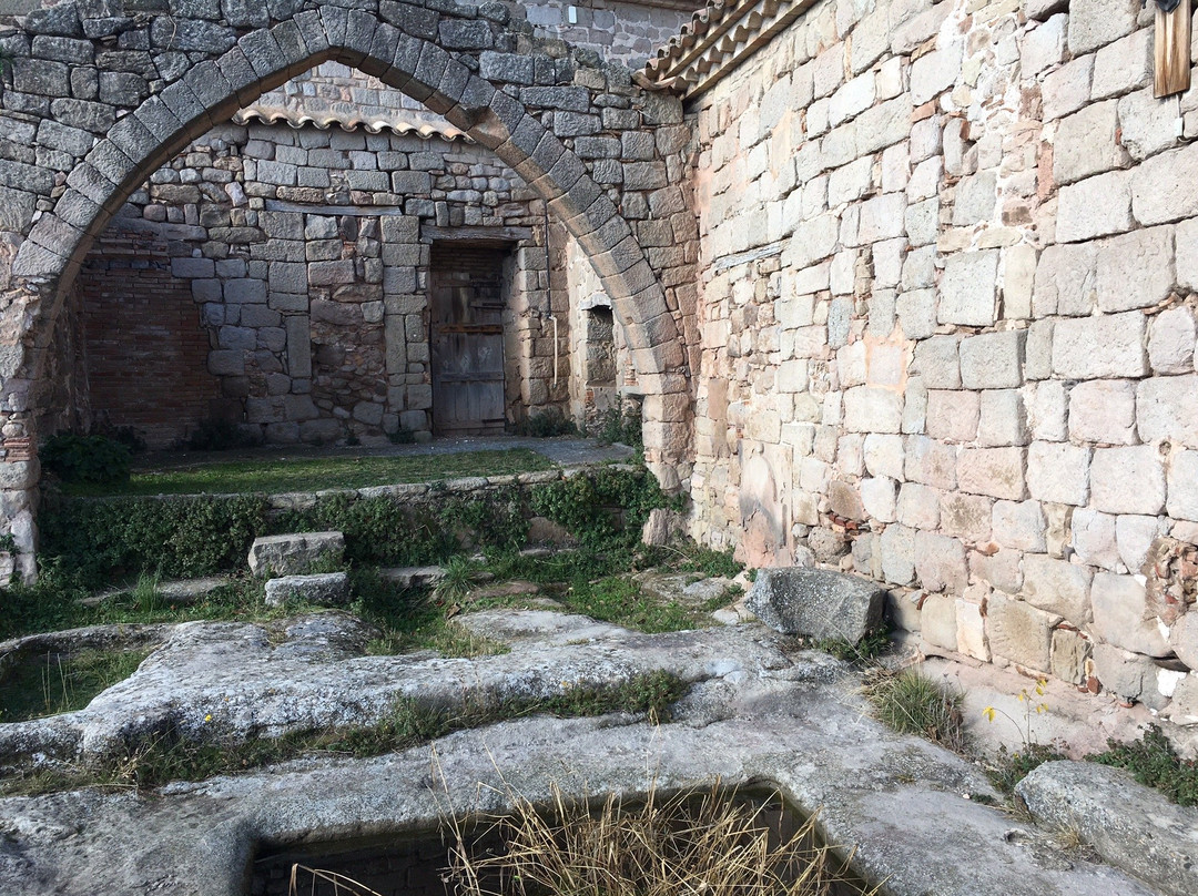 Monestir de Santa Maria de Lluca-Lluca必去景点