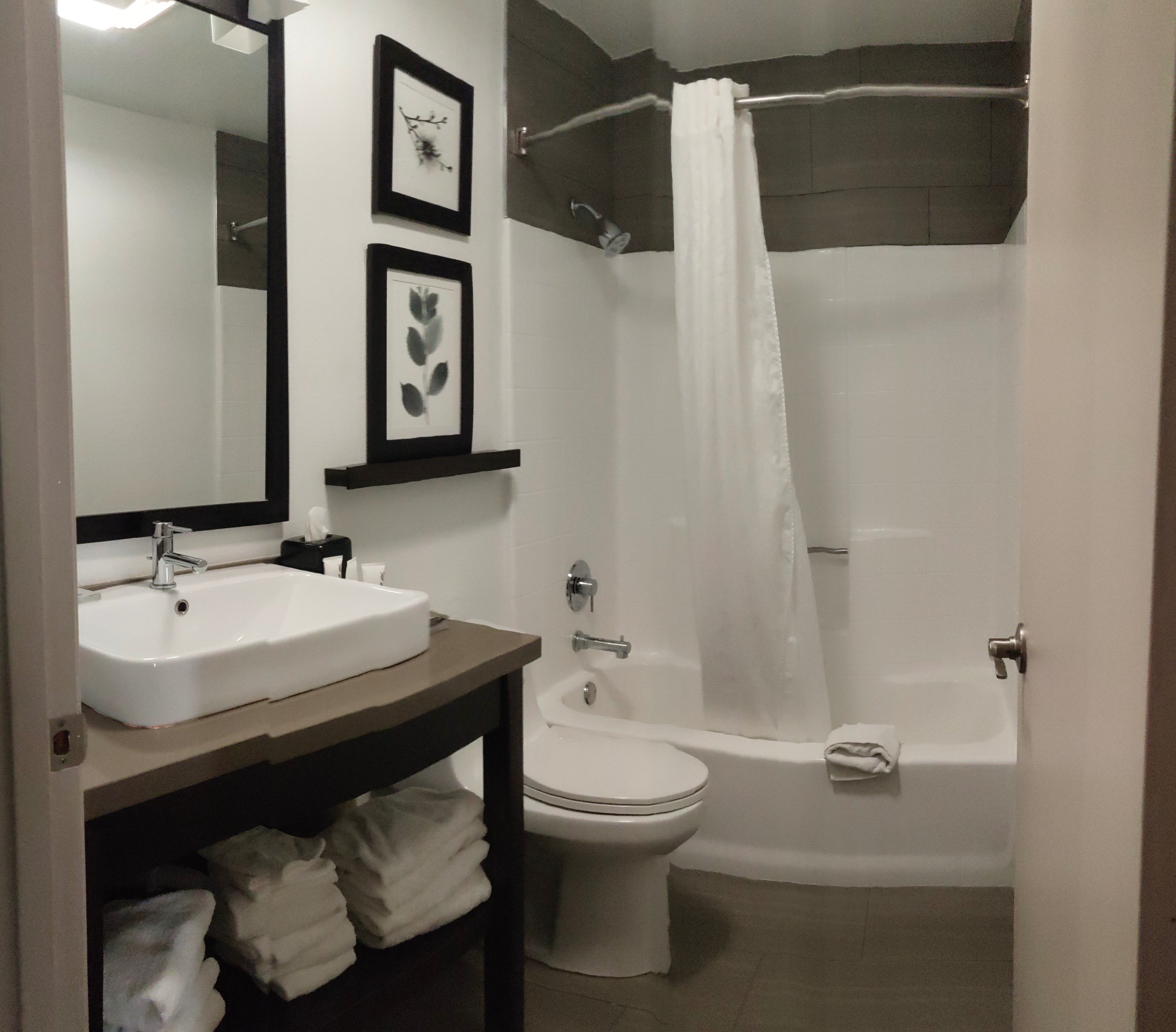 Country Inn & Suites by Radisson, Bakersfield, CA-浴室