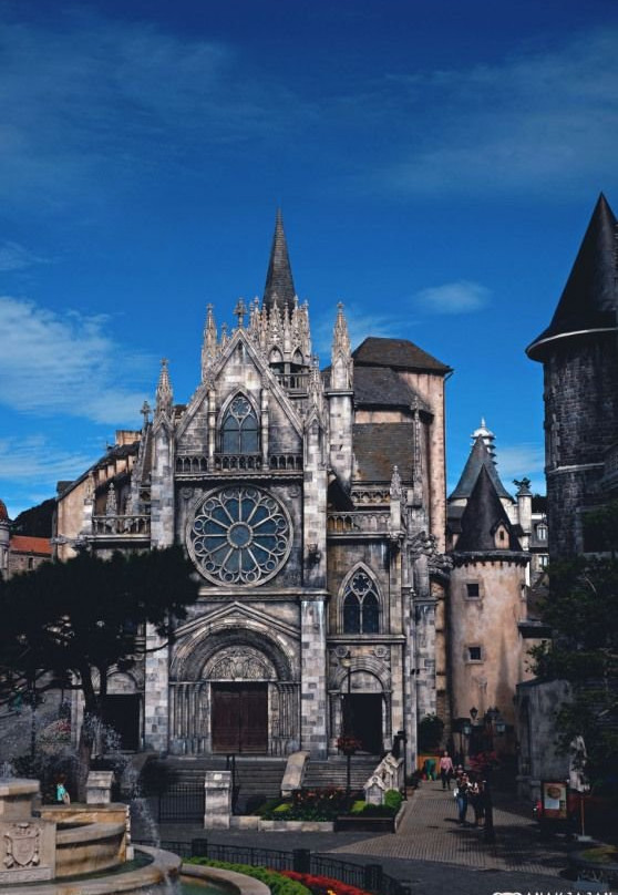 Golden Bridge Bana Hills Tours-岘港必去景点