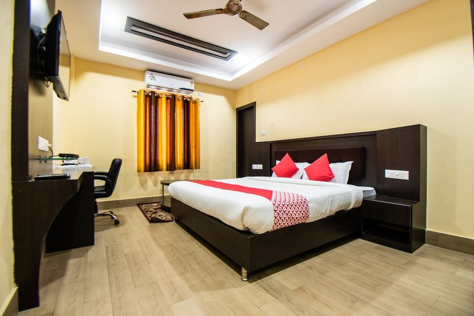 Hotel Holiday International主图