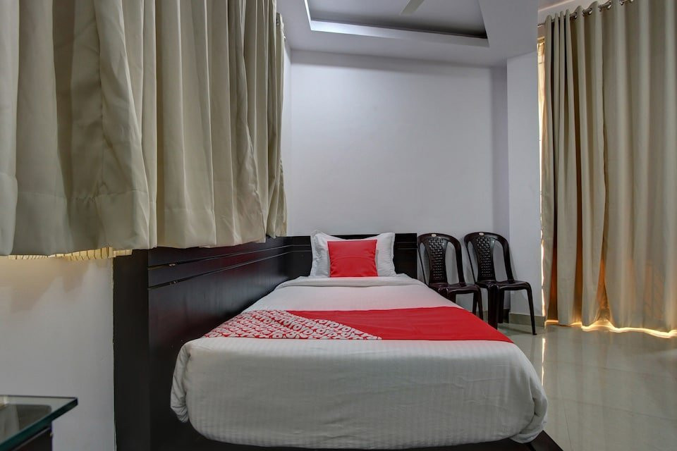 OYO 28701 Sri Sai Guru Comforts主图