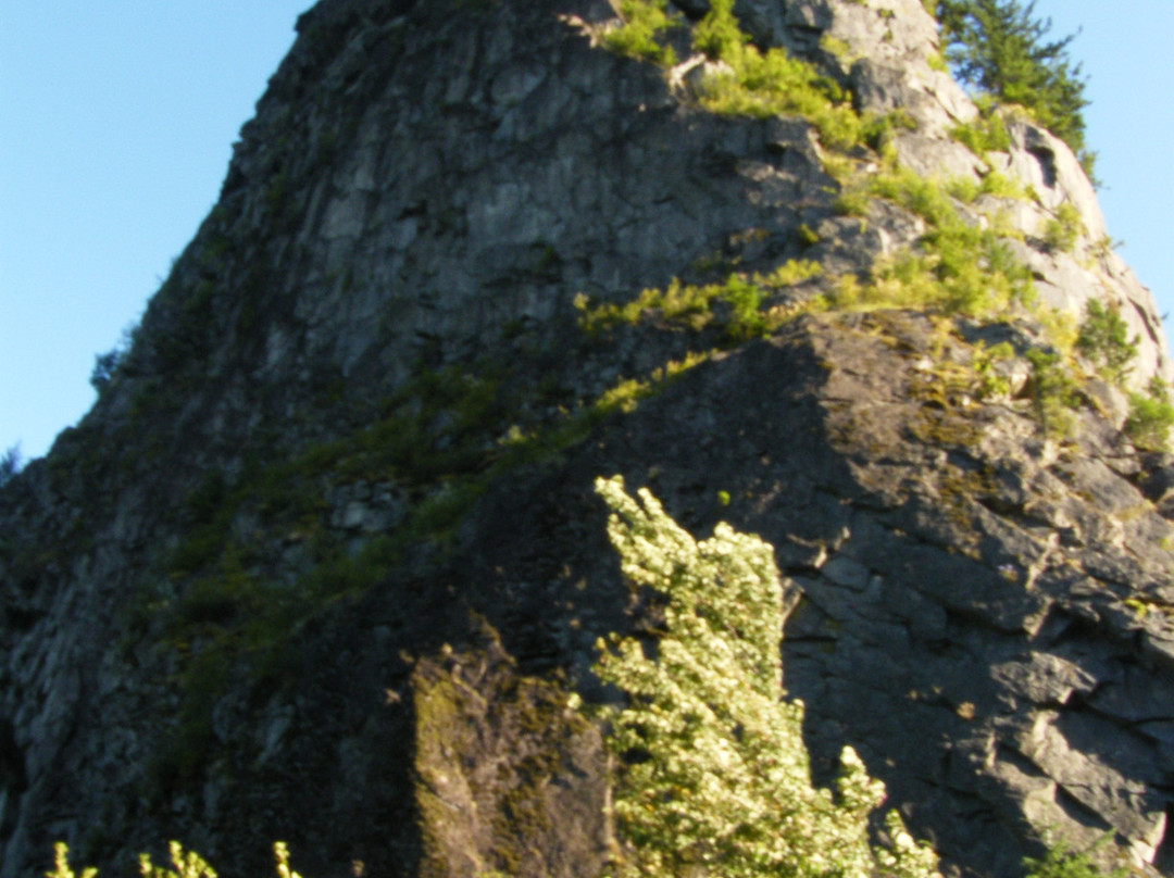 North Bonneville旅游景点-Beacon Rock
