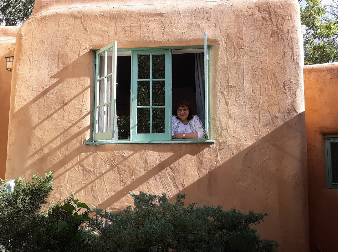 Inn of the Turquoise Bear主图