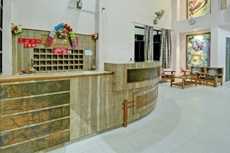 OYO 30636 Hotel Navaratna International主图