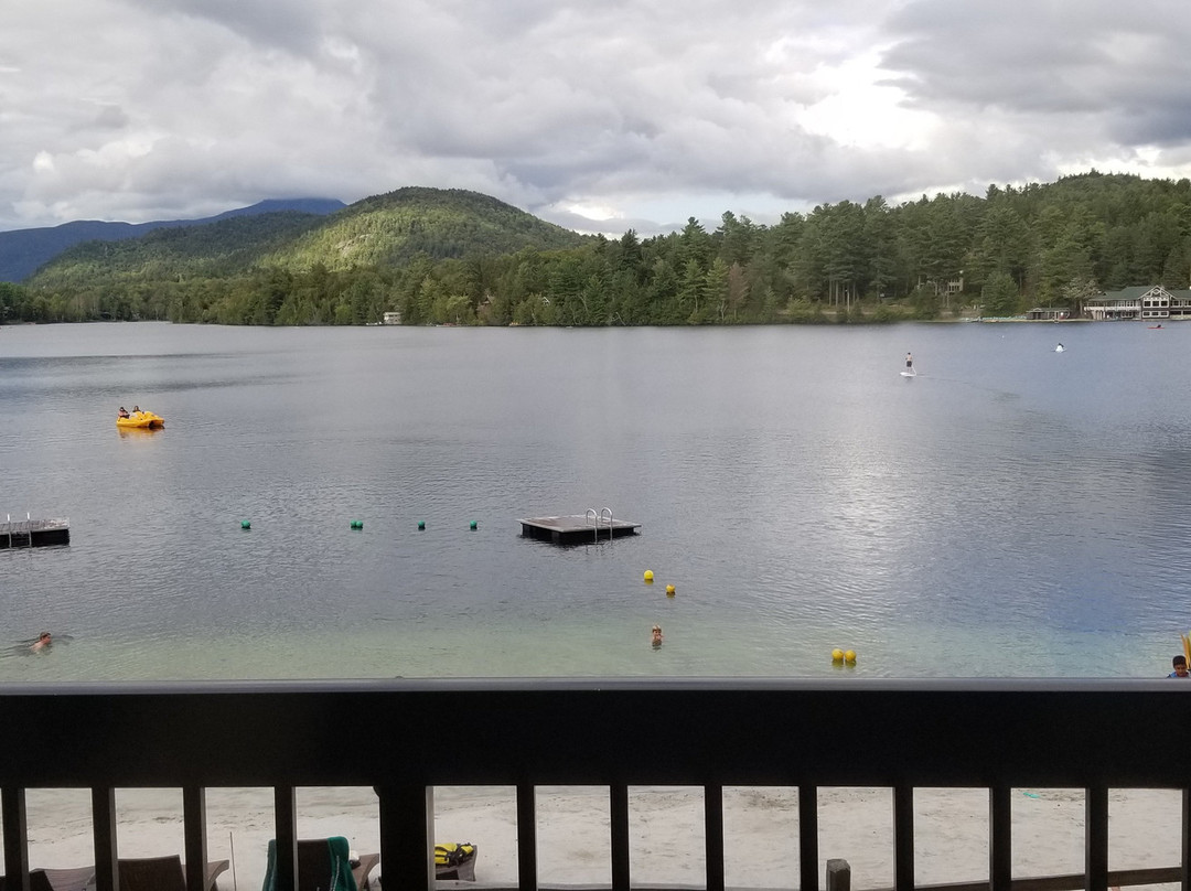 金箭湖畔度假酒店主图