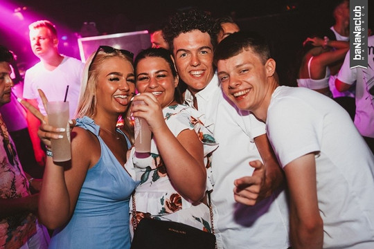 Banana Club-阿尔库迪亚港必去景点