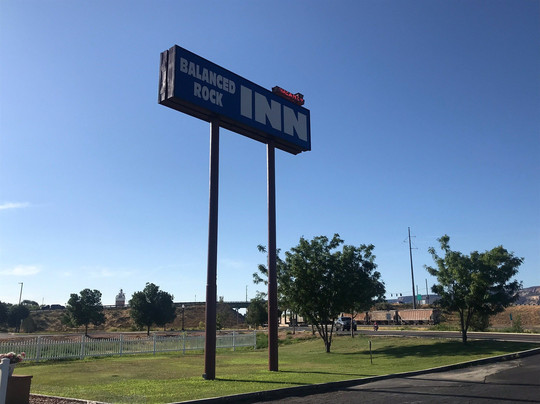 Balanced Rock Inn主图