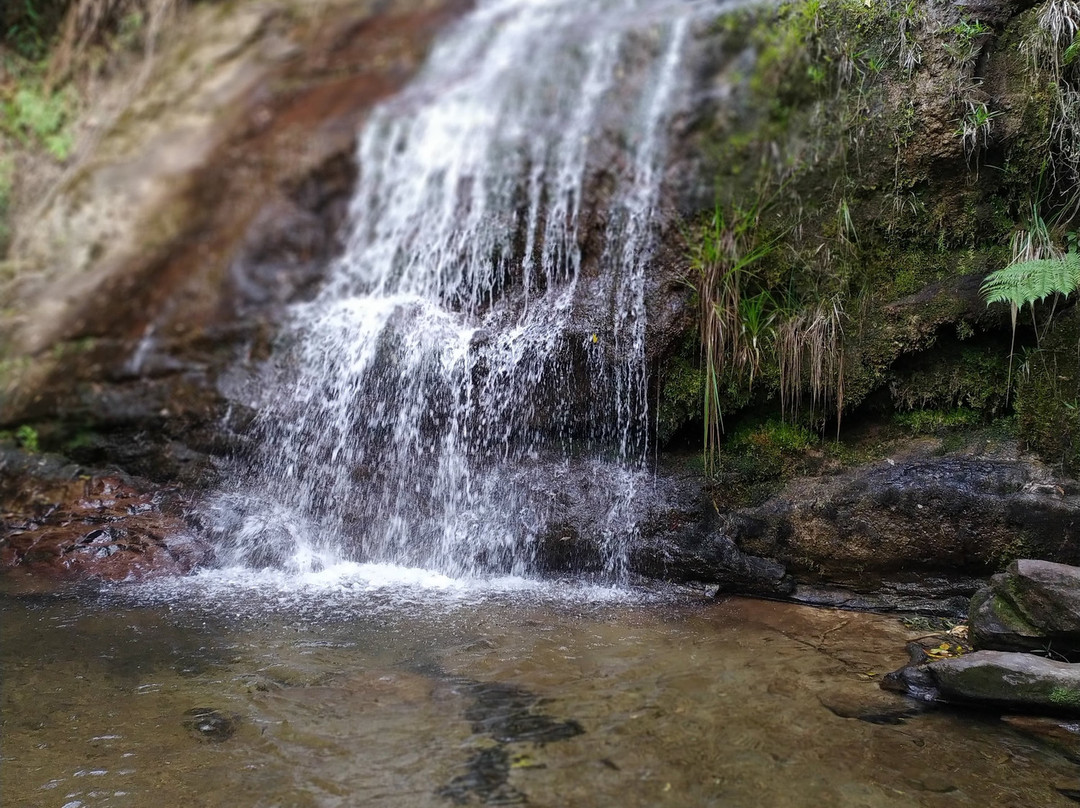 Valentine's Waterfall景点图片