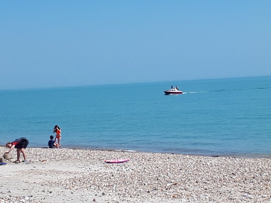 Pagham Beach景点图片