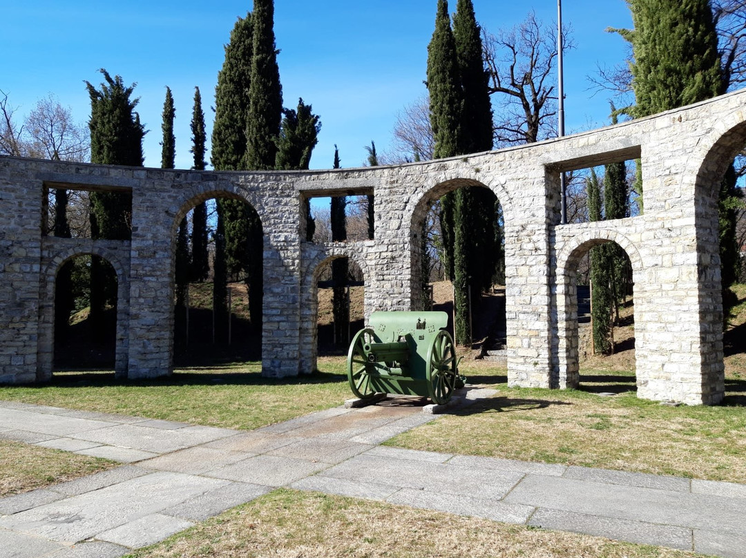 Monumento ai Caduti-埃尔巴必去景点
