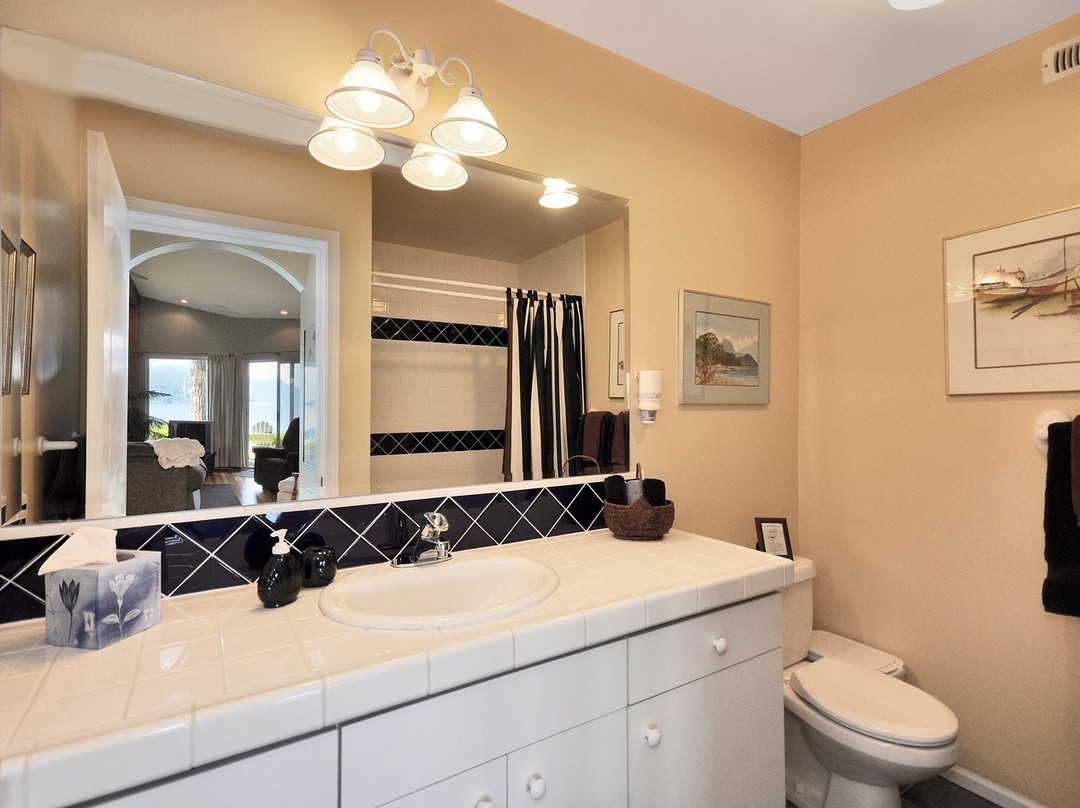 Soames Point Oceanfront Suite主图