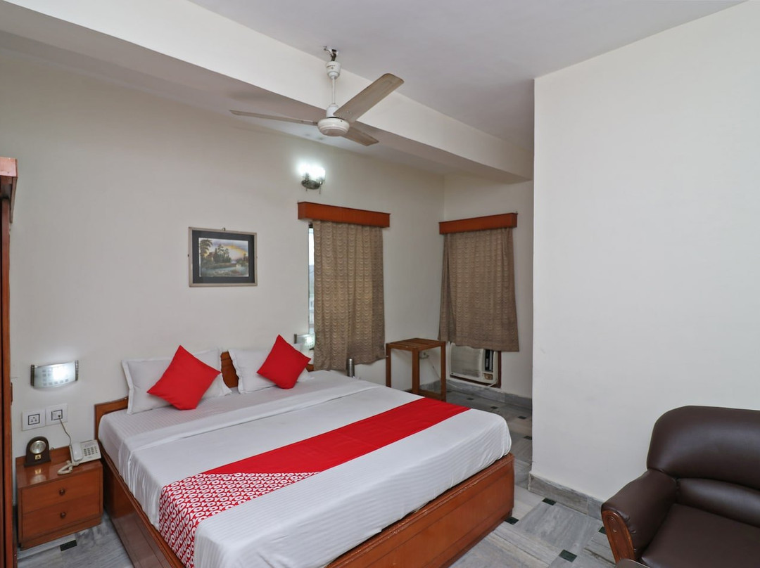 OYO 30346 Hotel Ambassador Retreat