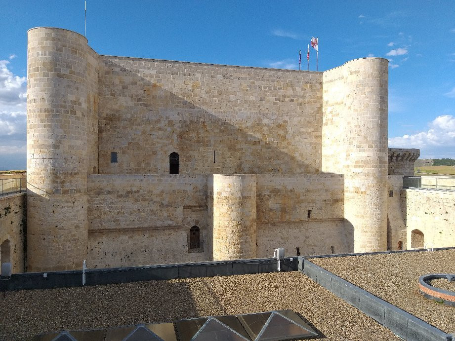Castillo Fuentes De Valdepero-Fuentes de Valdepero必去景点