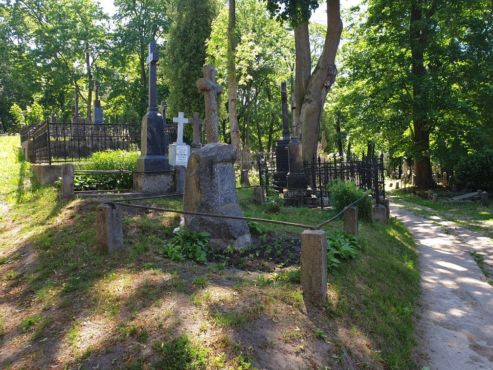 Bernardine Cemetery景点图片