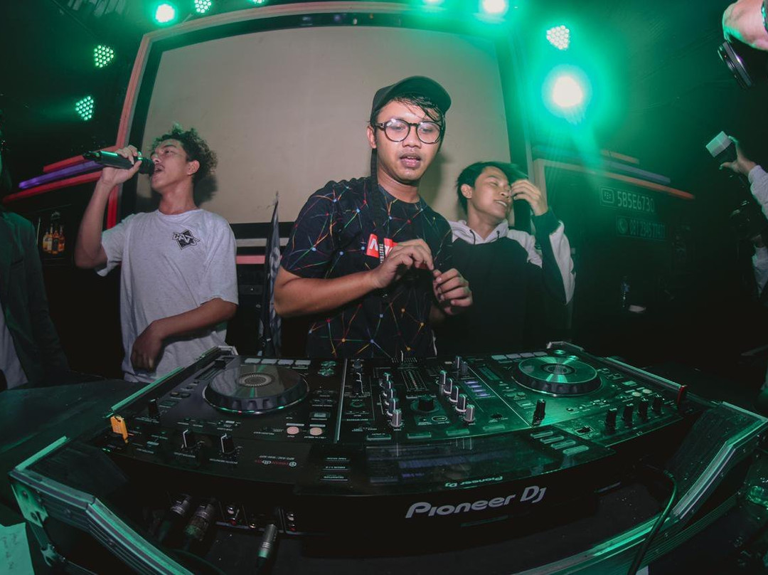 In Lounge Pub Resto & Karaoke-Madiun必去景点