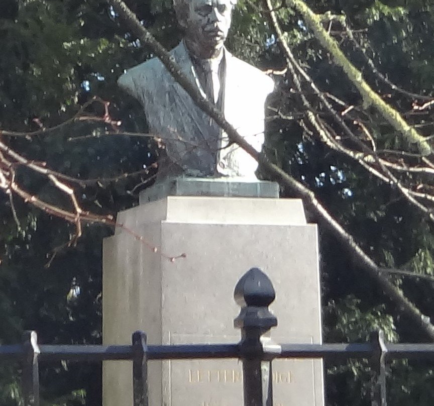 Maurits Sabbe Monument-布鲁日必去景点