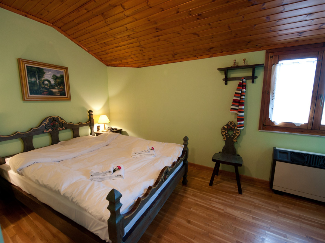 To Balconi Tis Agorianis主图