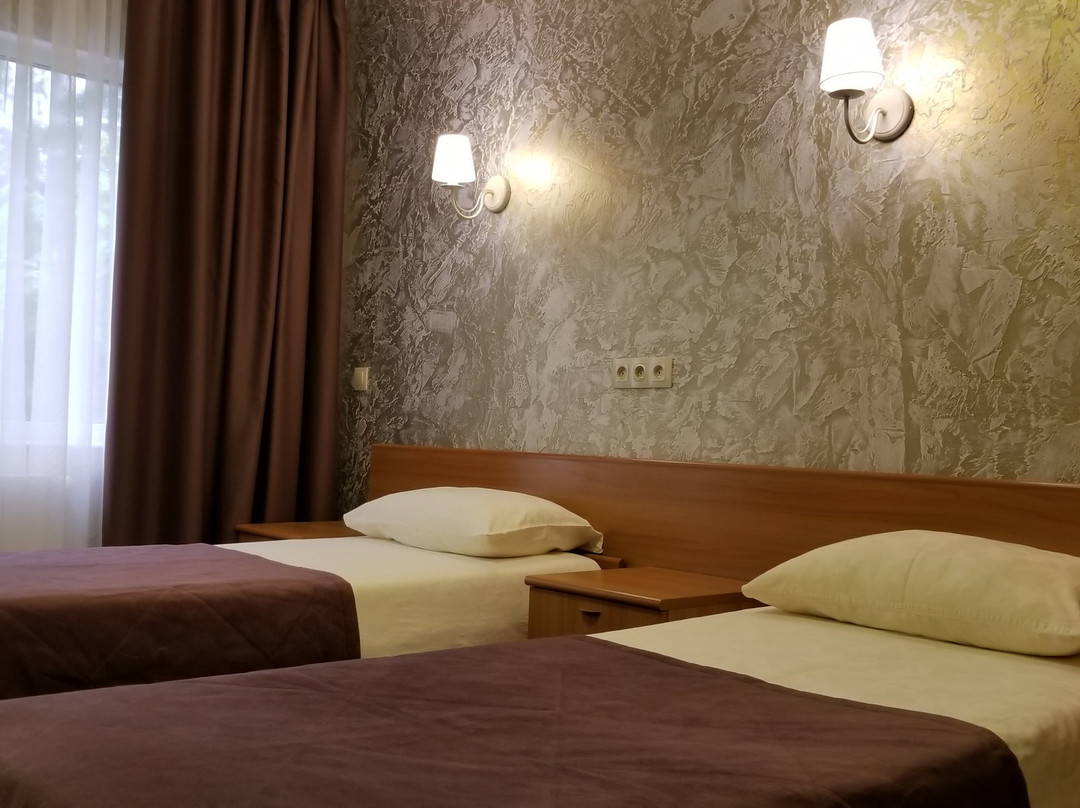 Hotel Four Crowns主图