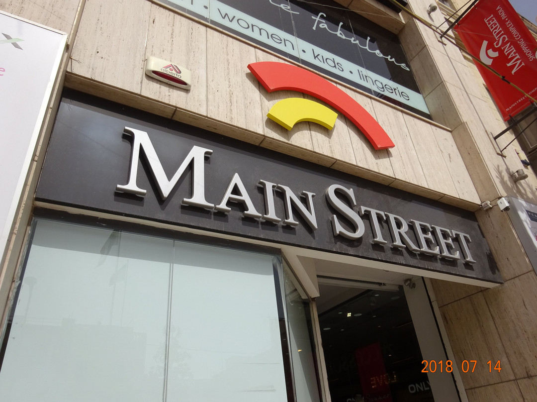 Main Street Shopping Complex-Paola必去景点