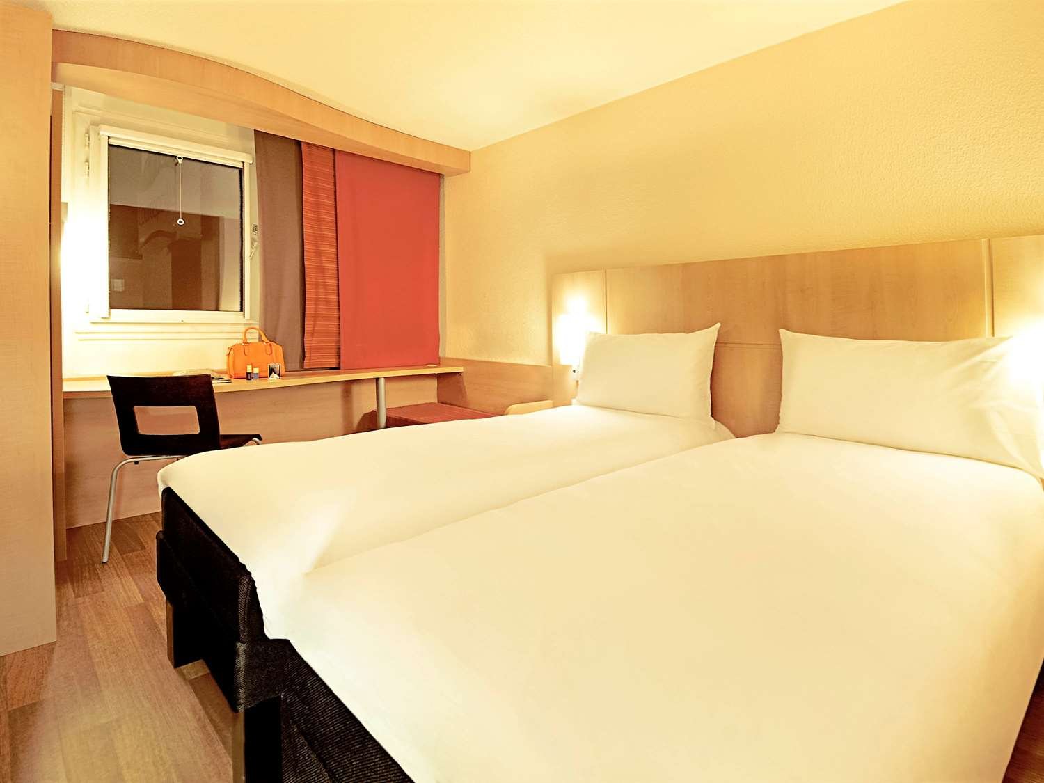 Ibis Pau Centre-官方